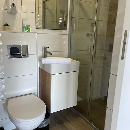 Goscinne Nad Roznowskim Affittacamere